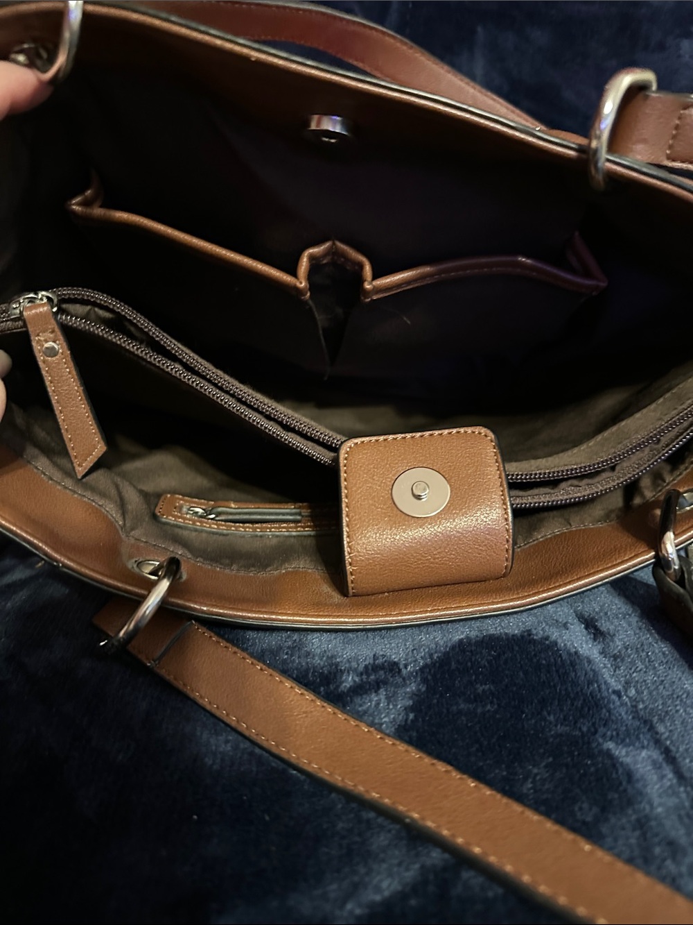 Women’s 3 Bag Bundle: Guess, Dana Buchanan & Chaps - Picture 9 of 16